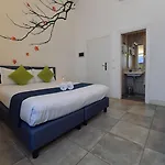 Farnese Design Bed & Breakfast 4*