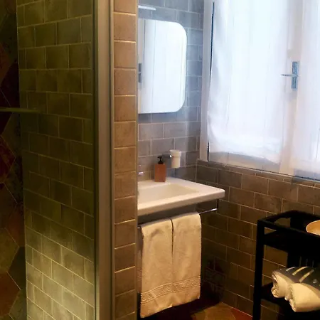 לינה וארוחת בוקר Farnese Design 2*